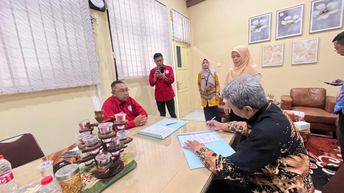Implementasi Pembelajaran Berbasis Industri pada Program Keahlian Manajemen Logistik di SMKN 43 Jakarta